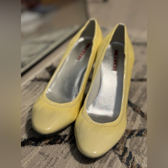 Prada pumps - Picture 2 of 9